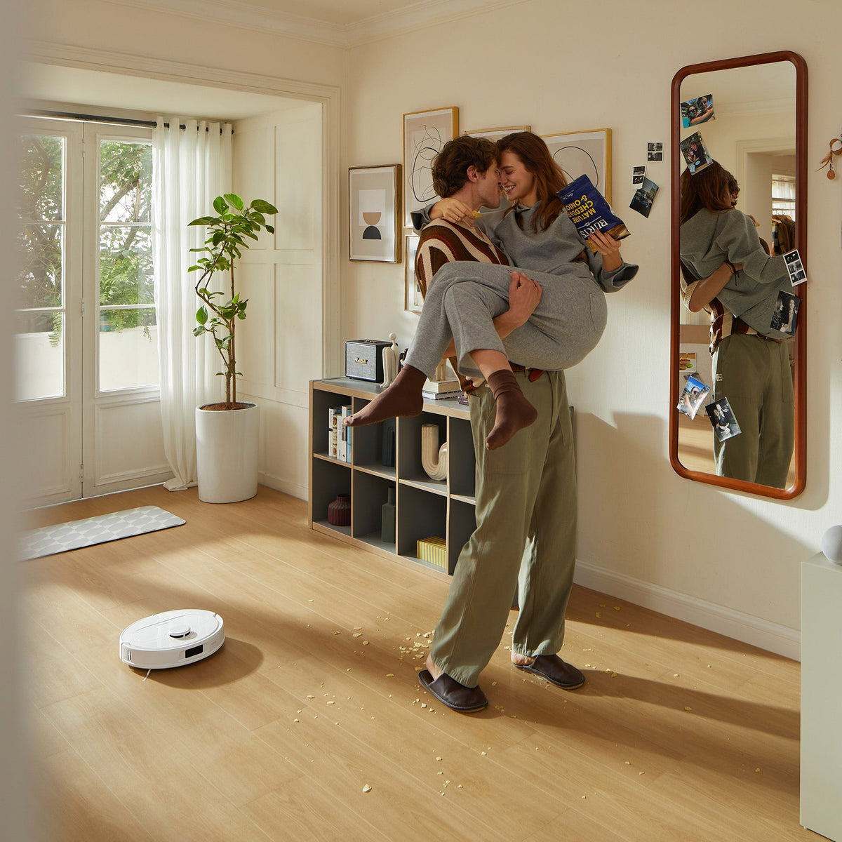 Roborock QR 798 Robot Vacuum and Mop with 10,000 Pa Suction Power and Anti-Tangle Side Brush - White