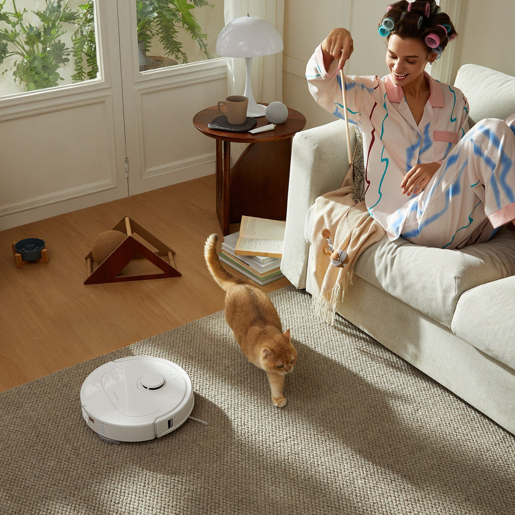 Roborock QR 798 Robot Vacuum and Mop with 10,000 Pa Suction Power and Anti-Tangle Side Brush - White