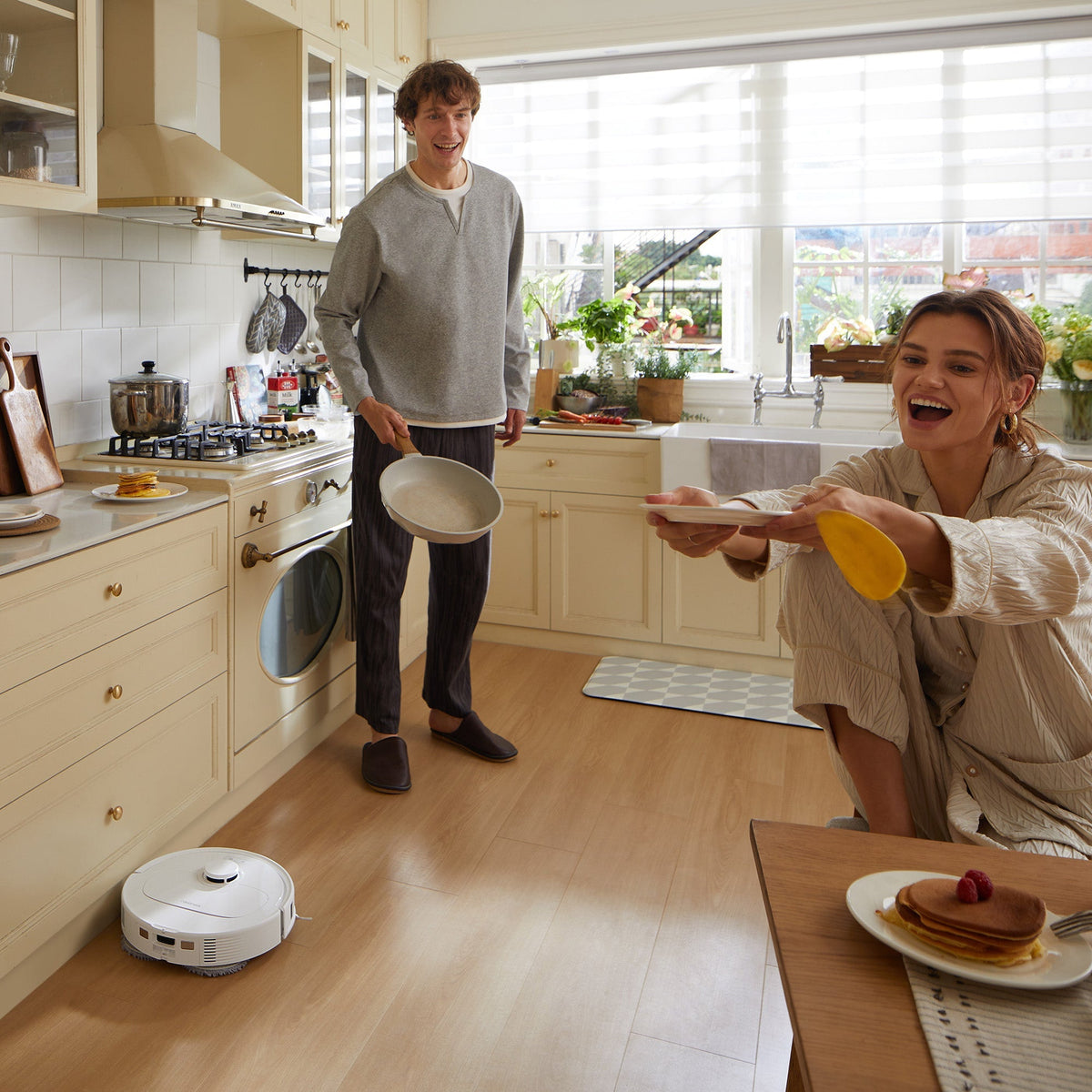 Roborock QR 798 Robot Vacuum and Mop with 10,000 Pa Suction Power and Anti-Tangle Side Brush - White